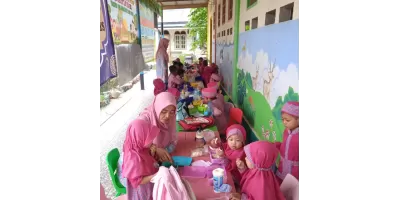 Kegiatan makan Bekal